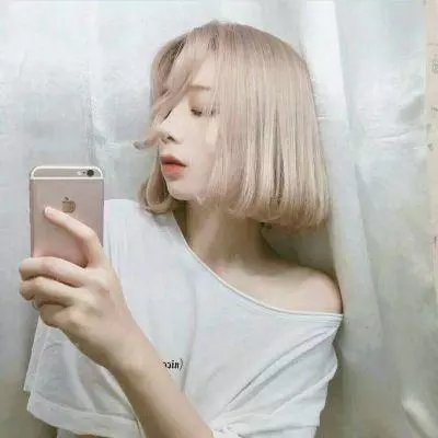 带剑女孩